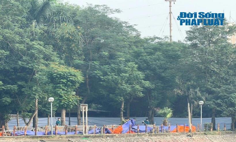 Không khí làm việc khẩn trương, nghiêm túc tại điểm bắn pháo hoa ở Hồ Văn Quán chiều&nbsp; ngày 30/12.