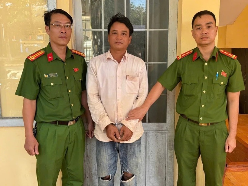 Bị can Bùi Quốc Hoàng bị bắt sau khi trốn truy nã. Ảnh: Công an