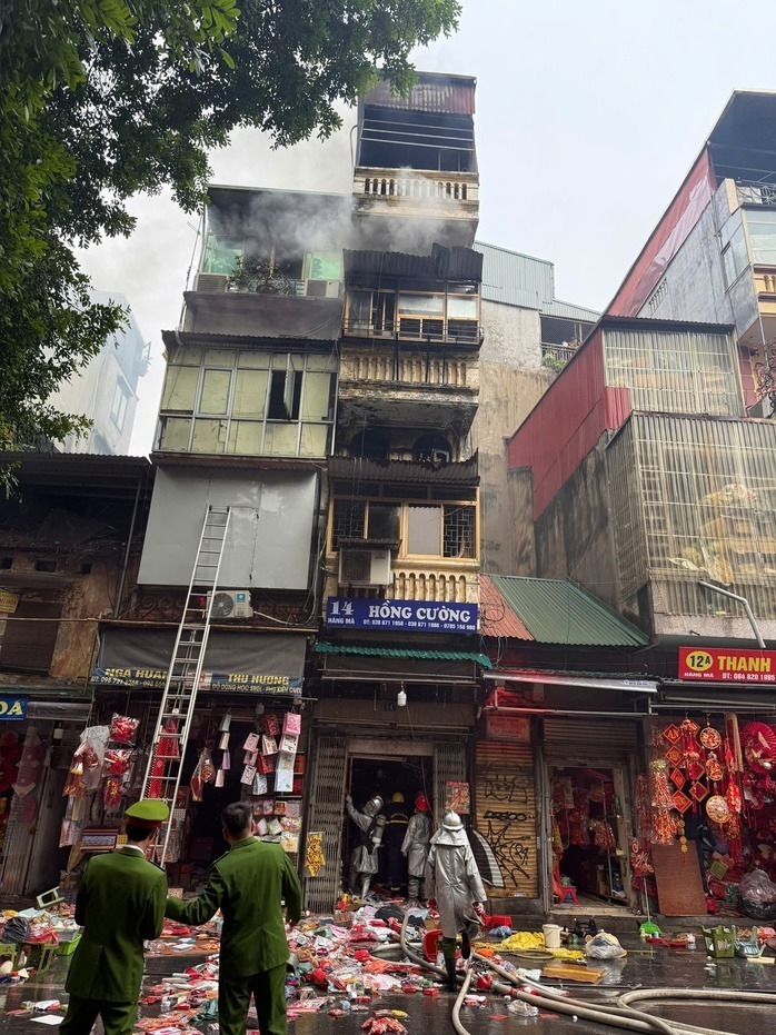 Ngôi nhà kinh doanh nhiều vật liệu dễ cháy. (Ảnh: Người lao động)