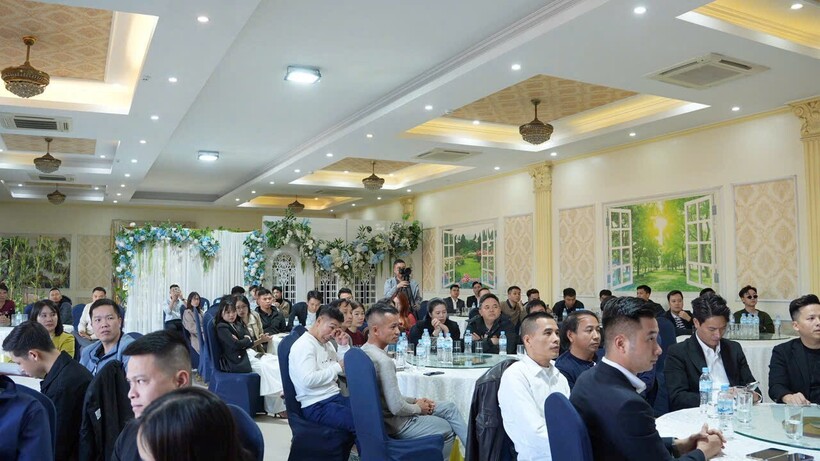 Toàn cảnh không gian hội thảo với sự tham gia đông đảo của các nhà đầu tư