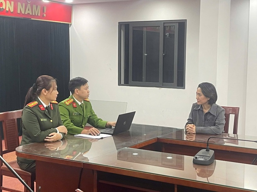 Nguyễn Thị Thu Hà, Giám đốc Công ty TNHH Ngọc Việt tại cơ quan điều tra. Ảnh: Dân Việt.