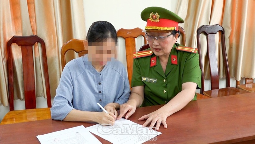 Bị can Nguyễn Thị Hồng Đào tại cơ quan điều tra Công an tỉnh Cà Mau. Ảnh: Báo Cà Mau