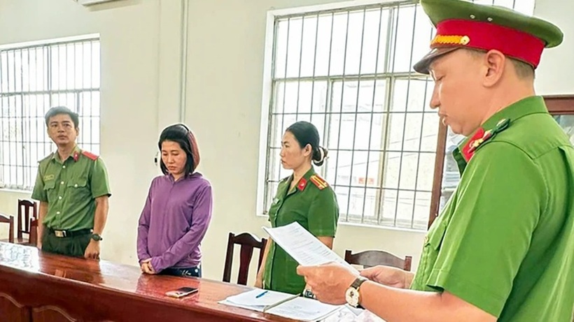 Bị can Phạm Huỳnh Tuyết Phượng bị khởi tố bắt tạm giam để điều tra tội lừa đảo&nbsp;chiếm đoạt tài sản.