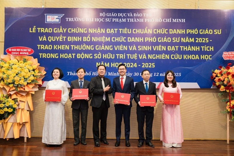 Trường Đại học Sư phạm TP.HCM bổ nhiệm 5 tân Phó Giáo sư. Ảnh: Giáo dục & Thời đại