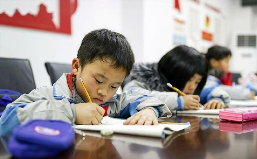 Trung Quốc cấm thi viết đối với học sinh lớp 1, 2 để giảm áp lực học tập. Ảnh minh họa: China Daily/News.cn.