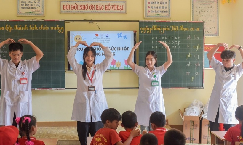 Sinh viên Đại học Y Hà Nội trong chương trình tình nguyện ở Nghệ An, hồi tháng 11/2024. (Ảnh: HMU Xpress)