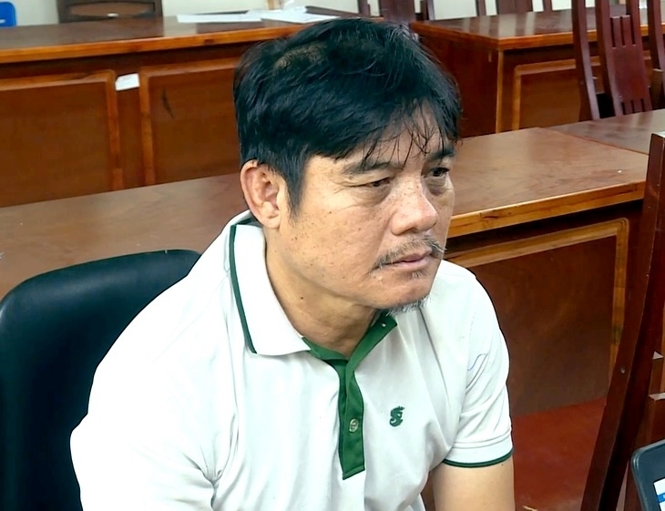 "Hiệp sĩ" Nguyễn Thanh Hải làm việc với cơ quan điều tra. Ảnh: Tuổi trẻ