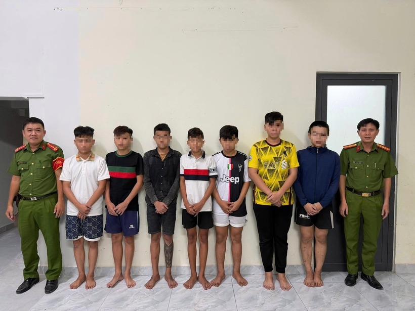 7 thiếu niên gây náo loạn ở giao lộ Phạm Hữu Chí – Triệu Quang Phục bị triệu tập. Ảnh: Người Lao Động.