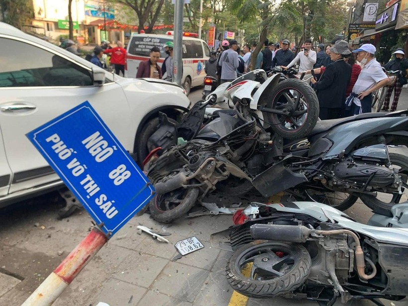 Sự việc xảy ra ngay tại đoạn đầu ngõ 88 phố Võ Thị Sáu. (Ảnh: Dân trí)