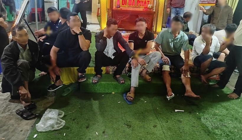 Tin pháp luật nổi bật 24h qua: Bắt quả tang 15 người làm "điều mờ ám" tại đám tang - 1