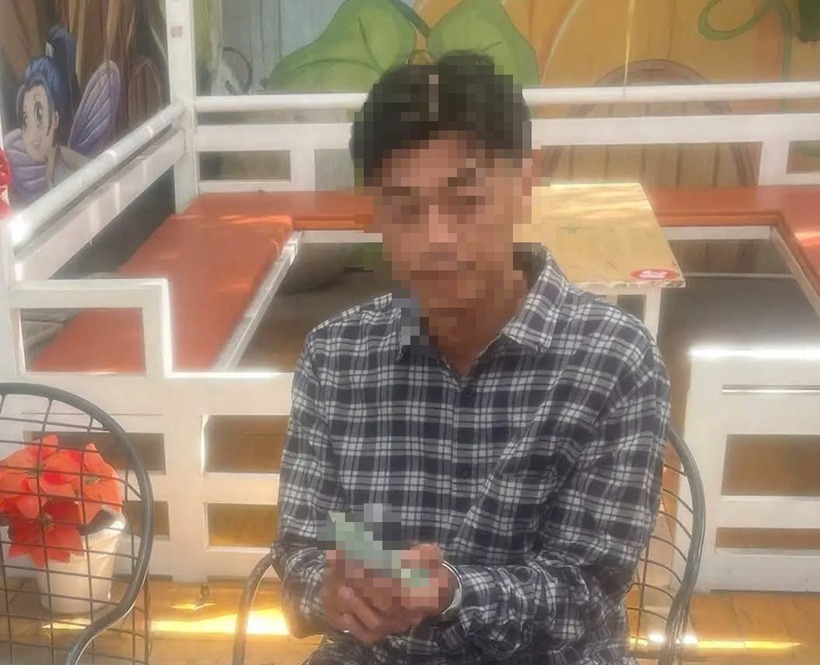 Công an đã bắt quả tang đối tượng Nguyễn Hữu Nh. về hành vi cưỡng đoạt tài sản. Ảnh: Người Lao Động.