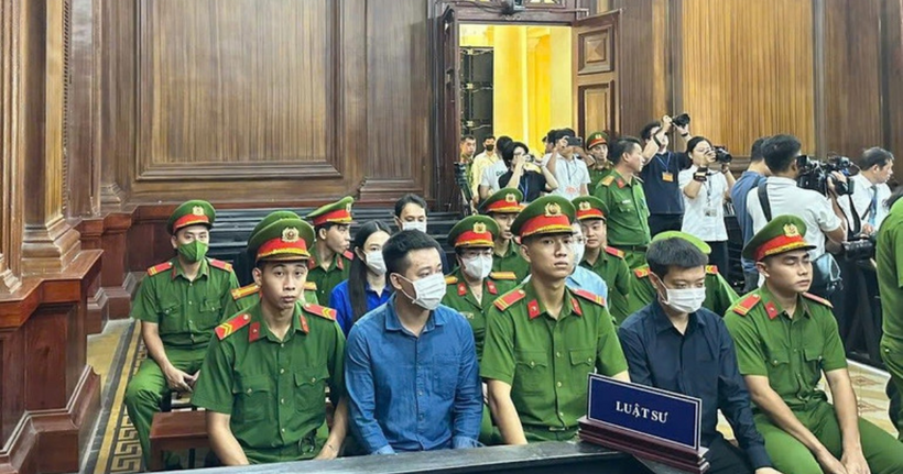 Việc xét xử Hoa hậu Thùy Tiên, Quang Linh Vlogs và Hằng Du Mục về hành vi lừa dối khách hàng thể hiện quyết tâm xử lý nghiêm, không có vùng cấm, không bỏ lọt tội phạm. (Ảnh: Xuân Phú)
