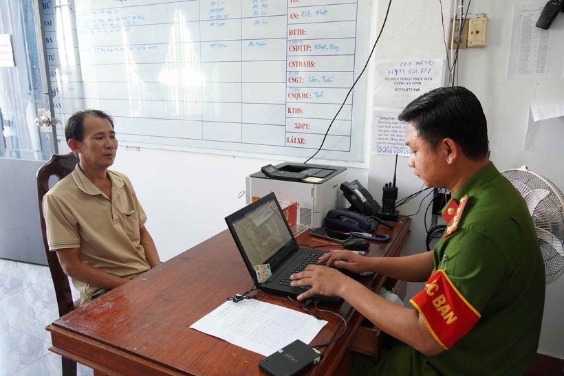 Tùng tại cơ quan điều tra. Ảnh: Vnexpress.