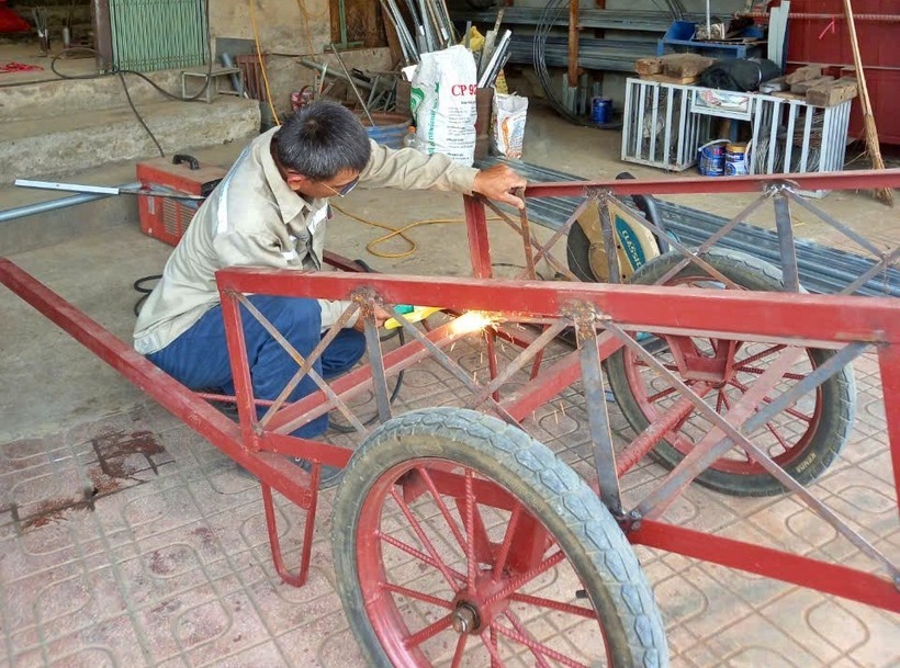 Người tái hòa nhập cộng đồng được Hội Luật gia tỉnh Lai Châu trợ giúp về việc làm.