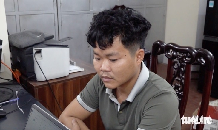 Nguyễn Phú Đại tại cơ quan chức năng. Ảnh: Tuổi trẻ