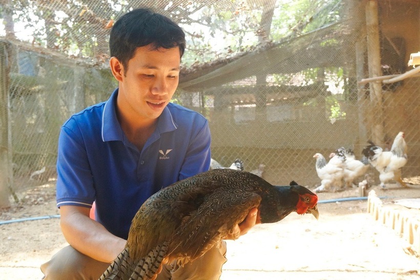 Anh Tín trở thành tỷ phú nhờ nuôi các loài chim quý. Ảnh: Dân trí