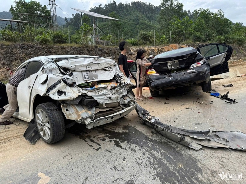 Hiện trường vụ tai nạn 11 ôtô tông liên hoàn trên cao tốc La Sơn - Hòa Liên - 3