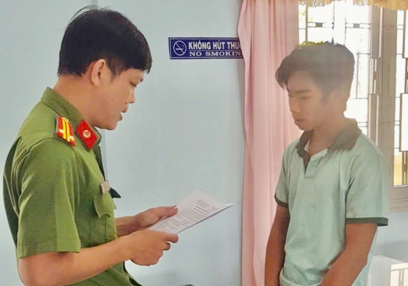 Đối tượng giao cấu với trẻ em tại cơ quan công an. (Công an tỉnh Đồng Tháp)