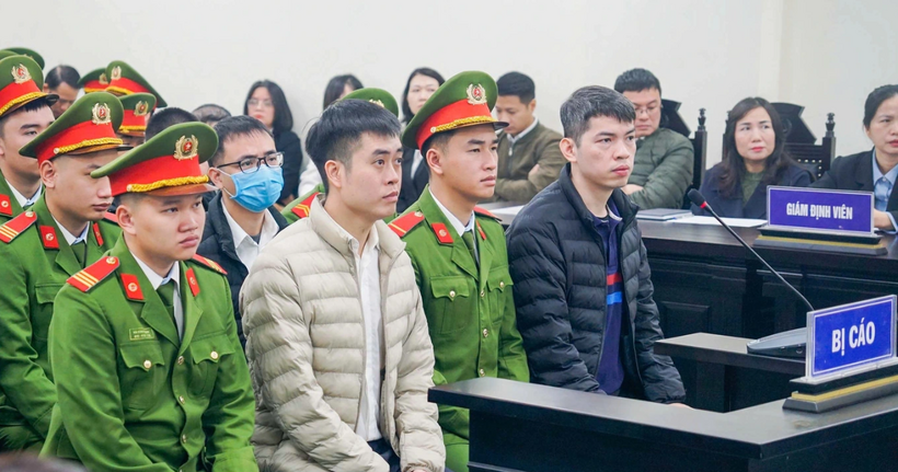Hoàng Quang Thịnh (áo trắng) và Nguyễn Văn Minh (áo đen) (Ảnh: Phùng Nam).