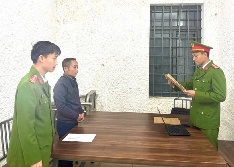 Lê Xuân Thông tại cơ quan công an. Ảnh: Lao động