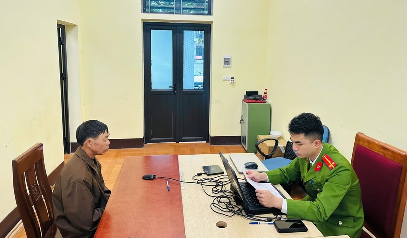 Hình ảnh đối tượng Bùi Văn Đức đang làm việc với Cơ quan Công an. Ảnh: Công an tỉnh Phú Thọ