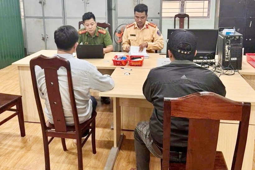 Cơ quan chức năng đã xử phạt hành chính các tài xế trong vụ tạt đầu, chặn xe trên quốc lộ 14C. (Ảnh: Công an tỉnh Gia Lai)
