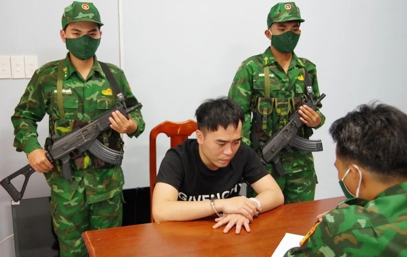 Trương Trọng Hiếu bị bắt giữ tại Đồn Biên phòng Phước Chỉ. Ảnh: Pháo luật TP.HCM