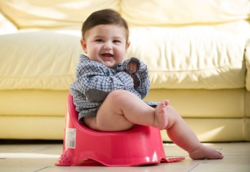 Một số trẻ sẵn sàng tập ngồi bô sớm nhất là 18 tháng, trong khi những trẻ khác không hứng thú với điều này cho đến sau 3 tuổi. Ảnh minh họa.