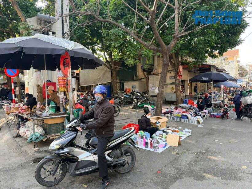 Xung quanh kế hoạch xóa chợ cóc ở Hà Nội: Những chia sẻ của "người trong cuộc" - 1