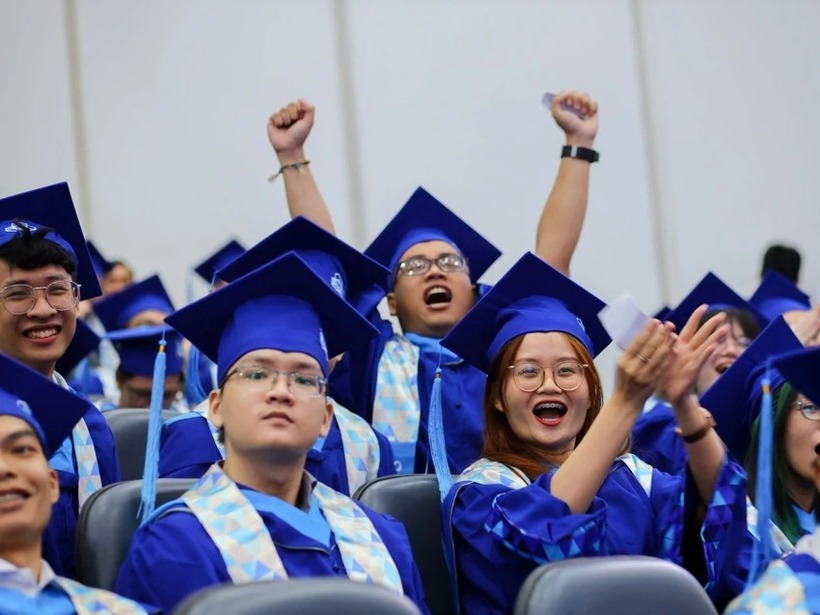 Sinh viên Trường Đại học Bách khoa (Đại học Quốc gia TP.HCM) vui mừng trong ngày tốt nghiệp. Ảnh: BKU