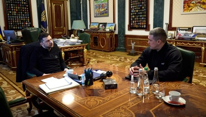 Tổng thống Ukraine Volodymyr Zelensky họp với Phó Thủ tướng thứ nhất Mykhailo Fedorov. Ảnh: Ukrinform
