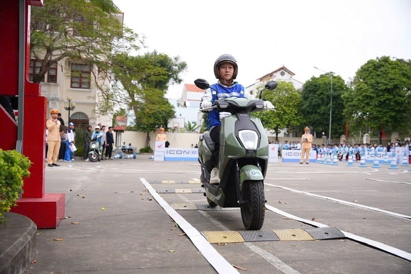 Honda Việt Nam triển khai chương trình trao 408 xe điện ICON e: nâng cao kỹ năng lái xe an toàn cho học sinh THPT - 2