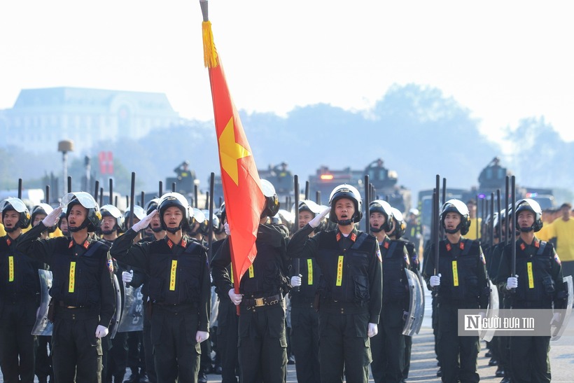 Hơn 1.000 cán bộ, chiến sĩ Bộ Công an và Công an Thành phố Hà Nội tham gia đã luyện tập, duyệt đội ngũ phục vụ Lễ xuất quân.