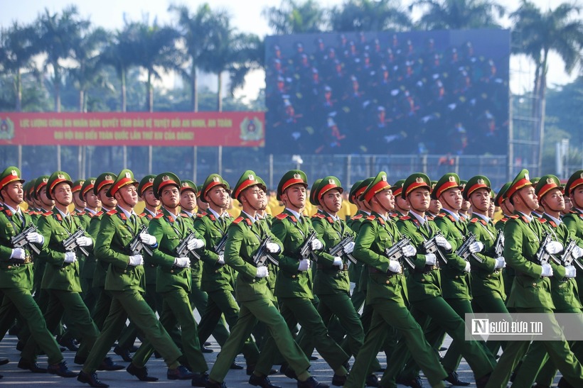 Tham gia diễu hành duyệt đội ngũ là các khối quen thuộc như Cảnh sát nhân dân, An ninh nhân dân, nữ CSGT...