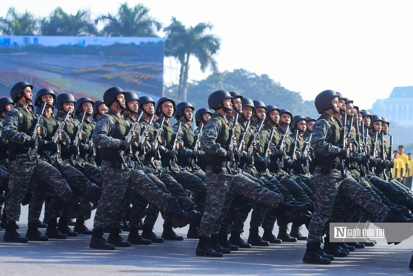 Khối nam sĩ quan Đặc nhiệm.