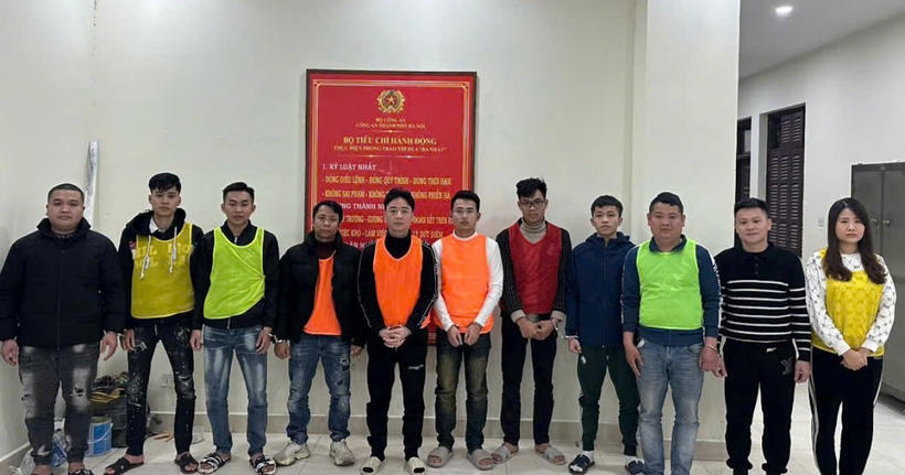Nhóm đối tượng tại cơ quan công an.