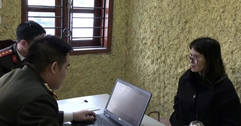 Hoàng Thị Hồng Thái tại cơ quan công an.