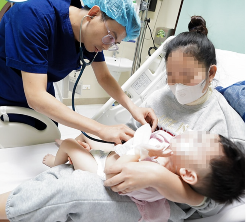 Bé trai 3 tuổi bị chó nhà tấn công