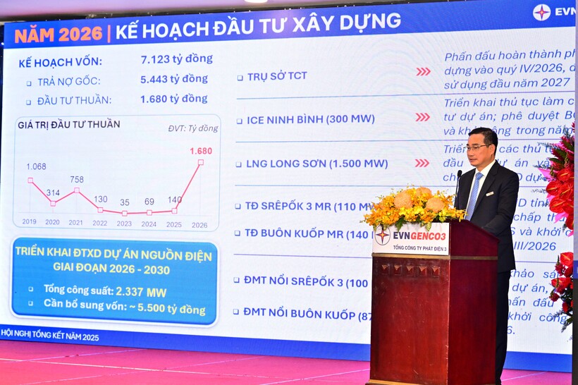 Ông Lê Văn Danh – Phó Bí thư Đảng ủy, Thành viên HĐQT, Tổng Giám đốc Tổng Công ty Phát điện 3 báo cáo tại Hội nghị