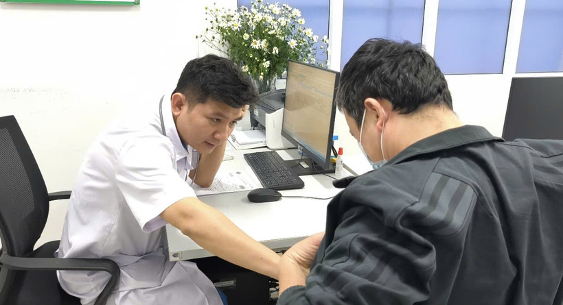 Người đàn ông có thói quen ăn đồ sống, đồ tái phát hiện sán dây dài 1m trong cơ thể