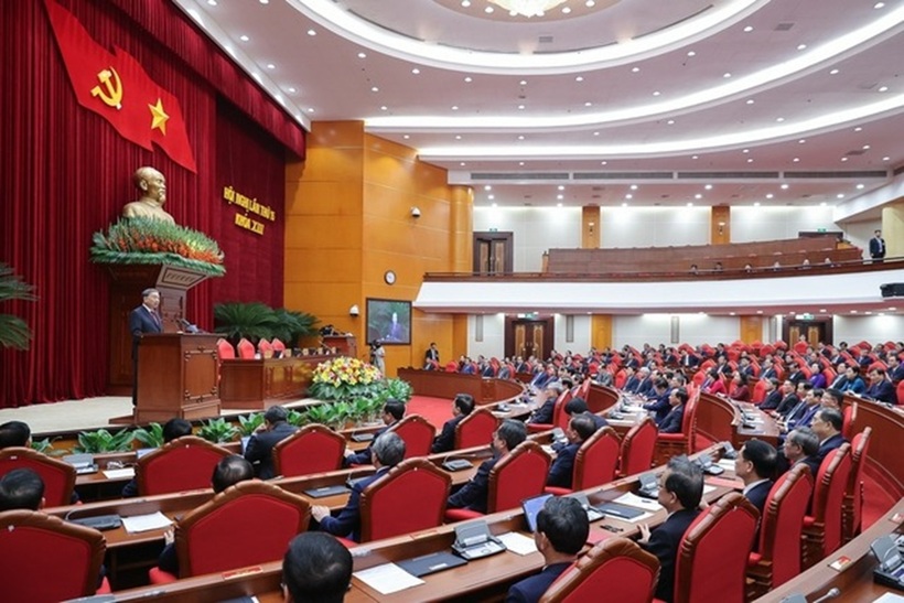 Các hội quần chúng do Đảng, Nhà nước giao nhiệm vụ đặt dưới sự lãnh đạo của Đảng, sự quản lý của Nhà nước và hướng dẫn, điều phối thống nhất của Mặt trận Tổ quốc Việt Nam.