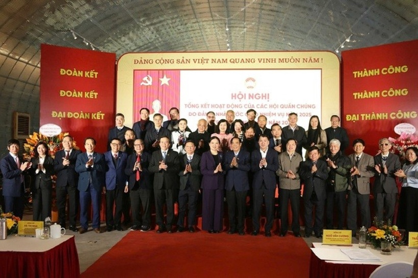 Các đại biểu chụp ảnh lưu niệm (Ảnh: Hương Diệp).