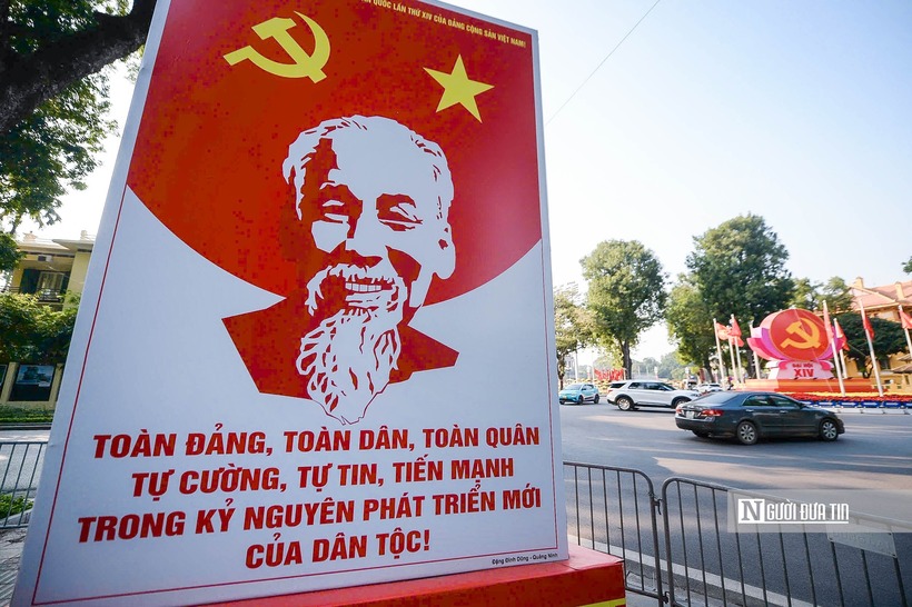 Các băng rôn, khẩu hiệu chào mừng Đại hội XIV được bố trí ngay ngắn, rõ ràng, bảo đảm mỹ quan đô thị và lan tỏa ý nghĩa chính trị sâu sắc của sự kiện.