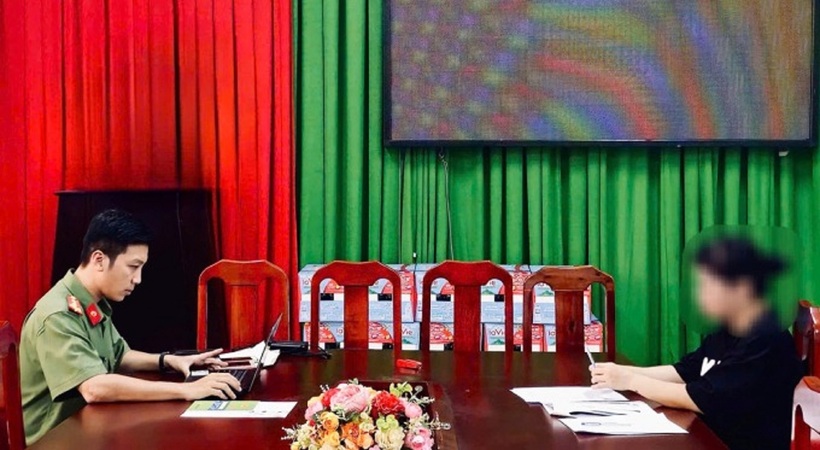Một người bị triệu tập vì đăng video giả, nội dung "nghệ sĩ Quyền Linh bị bắt". Ảnh: Công an TP HCM/VnExpress