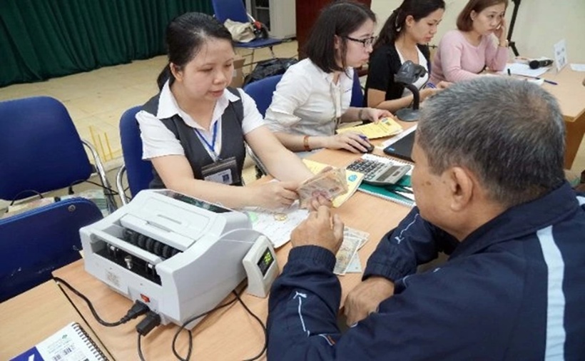 Người nghỉ hưu và người mất sức lao động tại Hà Nội được nhận lương hưu, trợ cấp BHXH và quà tết cùng lúc vào đúng kỳ chi trả lương hưu tháng 2. (Ảnh minh họa)