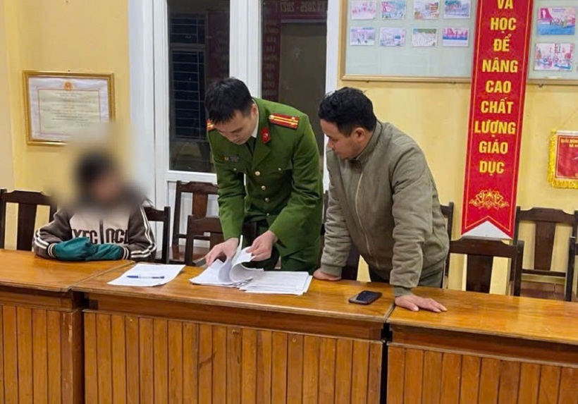 Công an xã triệu tập phụ huynh và em L. đến làm việc. Ảnh: Công an Nhân dân