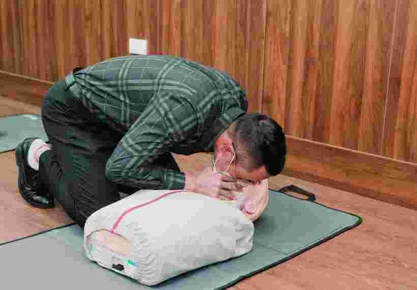 Cán bộ của Cục thực hành tại chương trình.