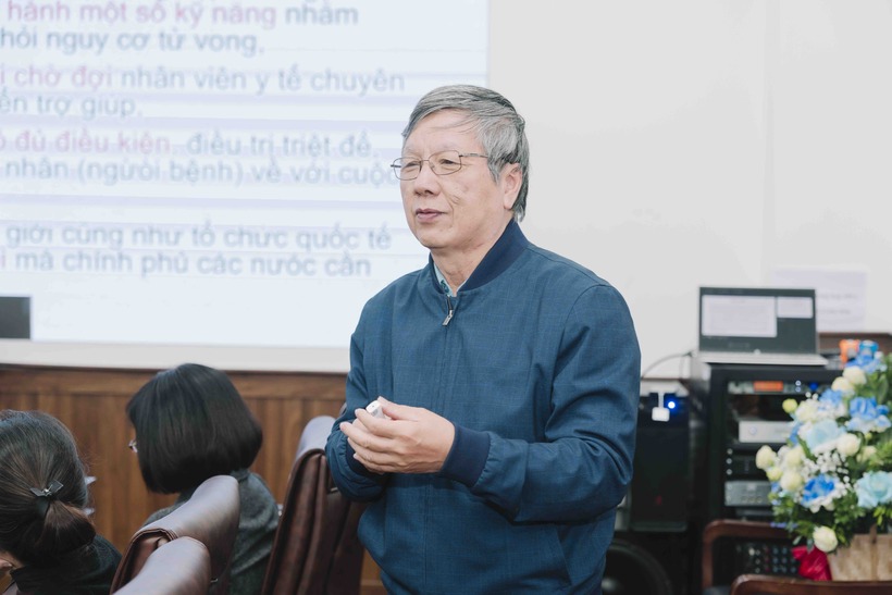 GS.TS.BS Nguyễn Gia Bình - Chủ tịch Hội Hồi sức Cấp cứu và Chống độc Việt Nam - tham gia giảng dạy.