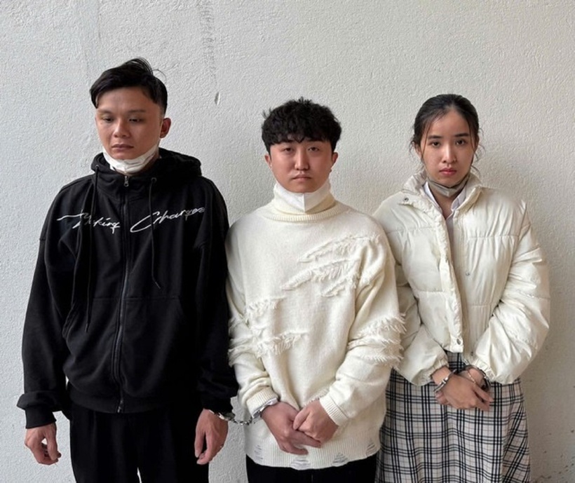 Trần Lâm Huy, Nguyễn Hữu Huy và Trương Thị Thuỳ Dung (từ trái sang), nhân viên của Lê Long Việt – quản lý Khu kinh doanh dịch vụ spa, massge khách sạn Samdi. Ảnh: Công an TP.Đà Nẵng