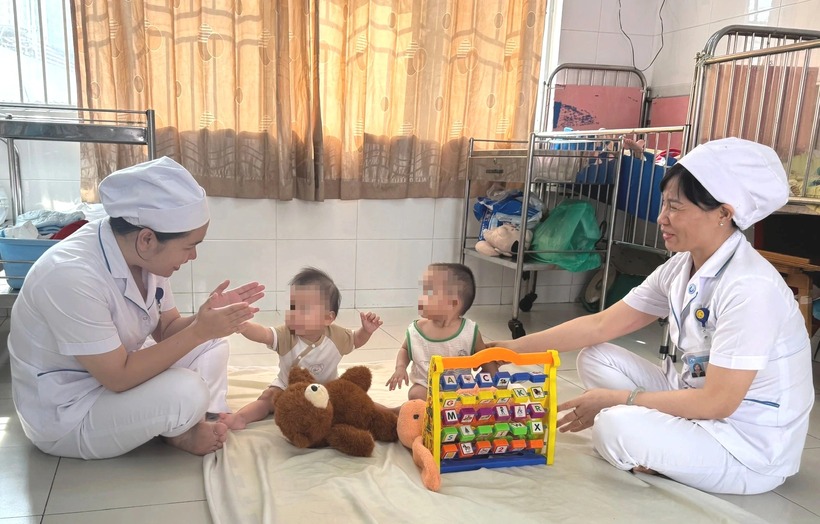 Các trẻ bị bỏ rơi được Bệnh viện Từ Dũ chăm sóc. (Ảnh: Thanh niên)